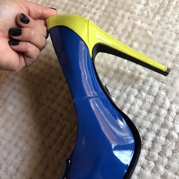 Simply Vera Wang Chartreuse & Blue Pumps - Picture 7 of 7